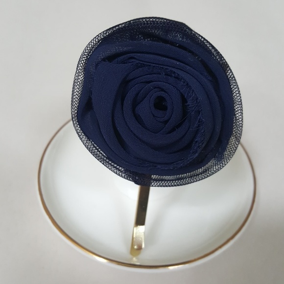 J.Crew Rose/Peony Flower Hair Accessory - Picture 2 of 4